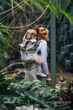 Laden Sie das Bild in den Galerie-Viewer, LennyPreschool Carrier - WILD WINE - PATH - 55% bomull, 45% linne

