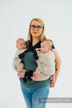 Laden Sie das Bild in den Galerie-Viewer, LennyTwin Carrier - PEANUT BUTTER - 100% bomull
