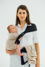 Laden Sie das Bild in den Galerie-Viewer, LennyTwin Carrier - PEANUT BUTTER - 100% bomull
