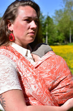 Laden Sie das Bild in den Galerie-Viewer, Yaro ringsjal - Elvish Duo Honey Orange Wool Blend Ring Sling - 60% bomull, 30% merinoull, 5% kashmir, 5% silke
