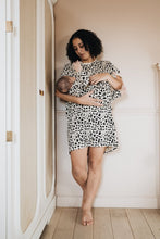 Laden Sie das Bild in den Galerie-Viewer, Geometrisk mamma amningst-shirtklänning
