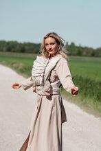 Laden Sie das Bild in den Galerie-Viewer, TaiTai Baby Carrier - Just Cream - 100% ekologisk bomull

