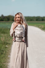 Laden Sie das Bild in den Galerie-Viewer, TaiTai Baby Carrier - Just Cream - 100% ekologisk bomull
