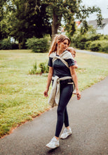 Laden Sie das Bild in den Galerie-Viewer, LELIBA Wrap Up Babytrage – Bungi Leinen – 50% Bio-Baumwolle, 50% leinen
