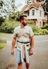 Laden Sie das Bild in den Galerie-Viewer, LELIBA Wrap Up Babytrage – Gobi – 100 % Bio-Baumwolle
