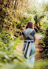 Laden Sie das Bild in den Galerie-Viewer, LELIBA Wrap Up Babytrage – Graphit – 100 % Bio-Baumwolle
