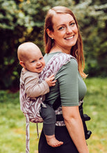 Laden Sie das Bild in den Galerie-Viewer, LELIBA Zack Babytrage - Bungi Rubus - 100% Bio-Baumwolle
