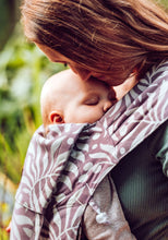 Laden Sie das Bild in den Galerie-Viewer, LELIBA Zack Babytrage - Bungi Rubus - 100% Bio-Baumwolle
