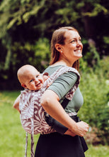 Laden Sie das Bild in den Galerie-Viewer, LELIBA Zack Babytrage - Bungi Rubus - 100% Bio-Baumwolle
