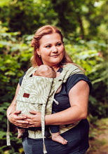 Laden Sie das Bild in den Galerie-Viewer, LELIBA Zack Babytrage – Bungi Grün – 100 % Bio-Baumwolle
