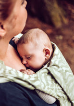 Laden Sie das Bild in den Galerie-Viewer, LELIBA Zack Babytrage – Bungi Grün – 100 % Bio-Baumwolle
