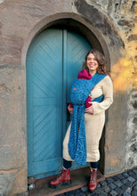 Laden Sie das Bild in den Galerie-Viewer, LELIBA Tai Babytrage - Bungi Coralie - 100% Bio-Baumwolle
