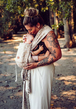 Laden Sie das Bild in den Galerie-Viewer, LELIBA Wrap Up Babytrage – Ramus Rega – 100 % Bio-Baumwolle
