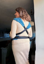 Laden Sie das Bild in den Galerie-Viewer, LELIBA Zack Babytrage - Bungi Coralie - 100 % Bio-Baumwolle
