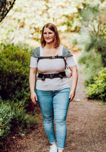 Laden Sie das Bild in den Galerie-Viewer, LELIBA Zack Babytrage - Graphit - 100 % Bio-Baumwolle
