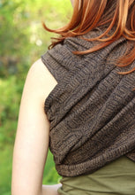 Load image into Gallery viewer, Vanamo Woven Wrap/Vävd sjal - Kide Siili - 48% ekologisk bomull, 33% linne, 16% bourettesilke, 3% kapok
