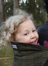 Ladda upp bild till gallerivisning, Wompat LITE Baby Carrier - Kide Taiga - 55% ekologisk bomull, 40% linne, 5% kapok

