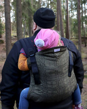 Ladda upp bild till gallerivisning, Wompat LITE Baby Carrier - Kide Taiga - 55% ekologisk bomull, 40% linne, 5% kapok
