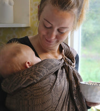 Load image into Gallery viewer, Pre-Order! - Vanamo Ring Sling - Kide Kaneli - 90% organic cotton, 10% kapok
