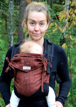 Ladda upp bild till gallerivisning, Wompat ILO Baby Carrier Leimu - 62% ekologisk bomull, 16% linne, 16% bourettesilke, 6% kapok - Utförsäljning!
