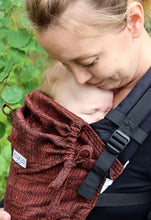 Ladda upp bild till gallerivisning, Wompat ILO Baby Carrier Leimu - 62% ekologisk bomull, 16% linne, 16% bourettesilke, 6% kapok - Utförsäljning!
