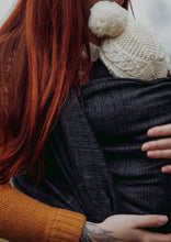 Laden Sie das Bild in den Galerie-Viewer, Vanamo Woven Wrap/Vävd sjal - Kide Sysi - 40% ekologisk bomull, 30% linne, 30% merinoull - Utförsäljning!

