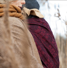 Load image into Gallery viewer, Vanamo Woven Wrap - Pitsi Aeria newborn - 65% organic cotton, 30% merino wool, 5% kapok
