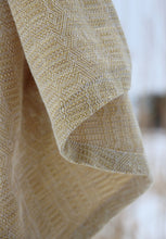 Load image into Gallery viewer, Vanamo Ringsjal - Kide Ambra - 40% ekologisk bomull, 30% linne, 30% merinoull

