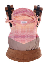 Laden Sie das Bild in den Galerie-Viewer, Wompat ILO Baby Carrier Kide Sarastus - 100% ekologisk bomull
