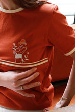 Laden Sie das Bild in den Galerie-Viewer, You&amp;Milk x Charlie Mamas amningst-shirt
