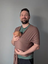 Laden Sie das Bild in den Galerie-Viewer, Aldoria Baby Trikåsjal - Bambu Soft Dark Taupe
