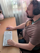 Laden Sie das Bild in den Galerie-Viewer, Aldoria Baby Trikåsjal - Bambu Soft Dark Taupe
