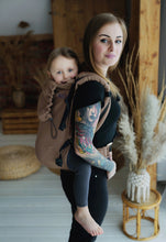 Laden Sie das Bild in den Galerie-Viewer, Little Frog Babytrage Preschooler – Leinen Bali Wood – 100 % Leinen
