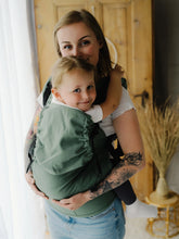 Laden Sie das Bild in den Galerie-Viewer, Little Frog Babytrage Preschooler – Leinen Salbeigrün – 85 % Baumwolle, 15 % Leinen
