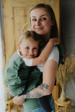 Laden Sie das Bild in den Galerie-Viewer, Little Frog Babytrage Preschooler – Leinen Salbeigrün – 85 % Baumwolle, 15 % Leinen
