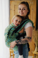 Laden Sie das Bild in den Galerie-Viewer, Little Frog Babytrage Preschooler – Frühlingsfedern – 100% Baumwolle

