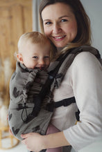 Laden Sie das Bild in den Galerie-Viewer, Little Frog Ergonomic Baby Carrier Prime Cosy Love – Brown Hearts - 100% Baumwolle
