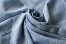Laden Sie das Bild in den Galerie-Viewer, Little Frog Ringsjal - Joy of life Air - 50% kammad bomull, 50% tencel
