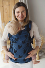 Laden Sie das Bild in den Galerie-Viewer, Little Frog Ergonomic Baby Carrier Prime Infinity Love – Black Hearts - 100% Baumwolle
