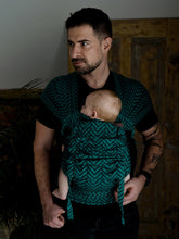Laden Sie das Bild in den Galerie-Viewer, Little Frog Cross Hybrid Carrier - Viridian Miles - 100% bomull
