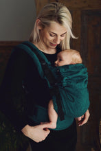 Laden Sie das Bild in den Galerie-Viewer, Little Frog Prime Carrier V2 – RE Deep Wildness – 90% Baumwolle, 10% recycelte Baumwolle
