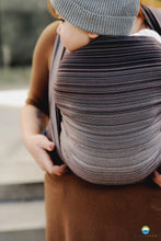 Laden Sie das Bild in den Galerie-Viewer, Little Frog Baby Wrap - Bronzit - 100% kammad bomull
