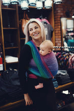 Laden Sie das Bild in den Galerie-Viewer, Little Frog Baby Wrap - Aurora Cube - 78% kammad bomull, 22% tencel
