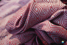 Laden Sie das Bild in den Galerie-Viewer, Little Frog Baby Wrap - Ruby Cube - 100% kammad bomull
