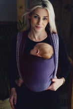 Laden Sie das Bild in den Galerie-Viewer, Little Frog Baby Wrap - Iris Cube - 78% kammad bomull, 22% tencel

