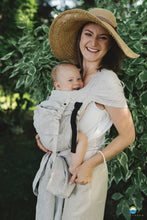 Laden Sie das Bild in den Galerie-Viewer, Little Frog Cross Hybrid Carrier - Natural Wildness - 100% bomull
