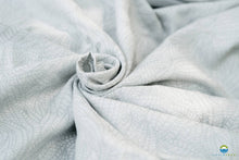 Laden Sie das Bild in den Galerie-Viewer, Little Frog Ringsjal - Silver Wildness - 75% kammad bomull, 25% linne
