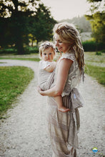 Laden Sie das Bild in den Galerie-Viewer, Little Frog Baby Wrap - Natural Wildness - 100% kammad bomull
