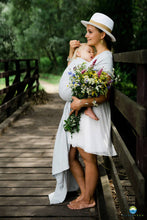 Laden Sie das Bild in den Galerie-Viewer, Little Frog Baby Wrap - Silver Wildness - 75% kammad bomull, 25% linne
