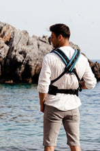 Laden Sie das Bild in den Galerie-Viewer, Flip X Baby Carrier - Heart2Heart Lagoon - 100% ekologisk bomull
